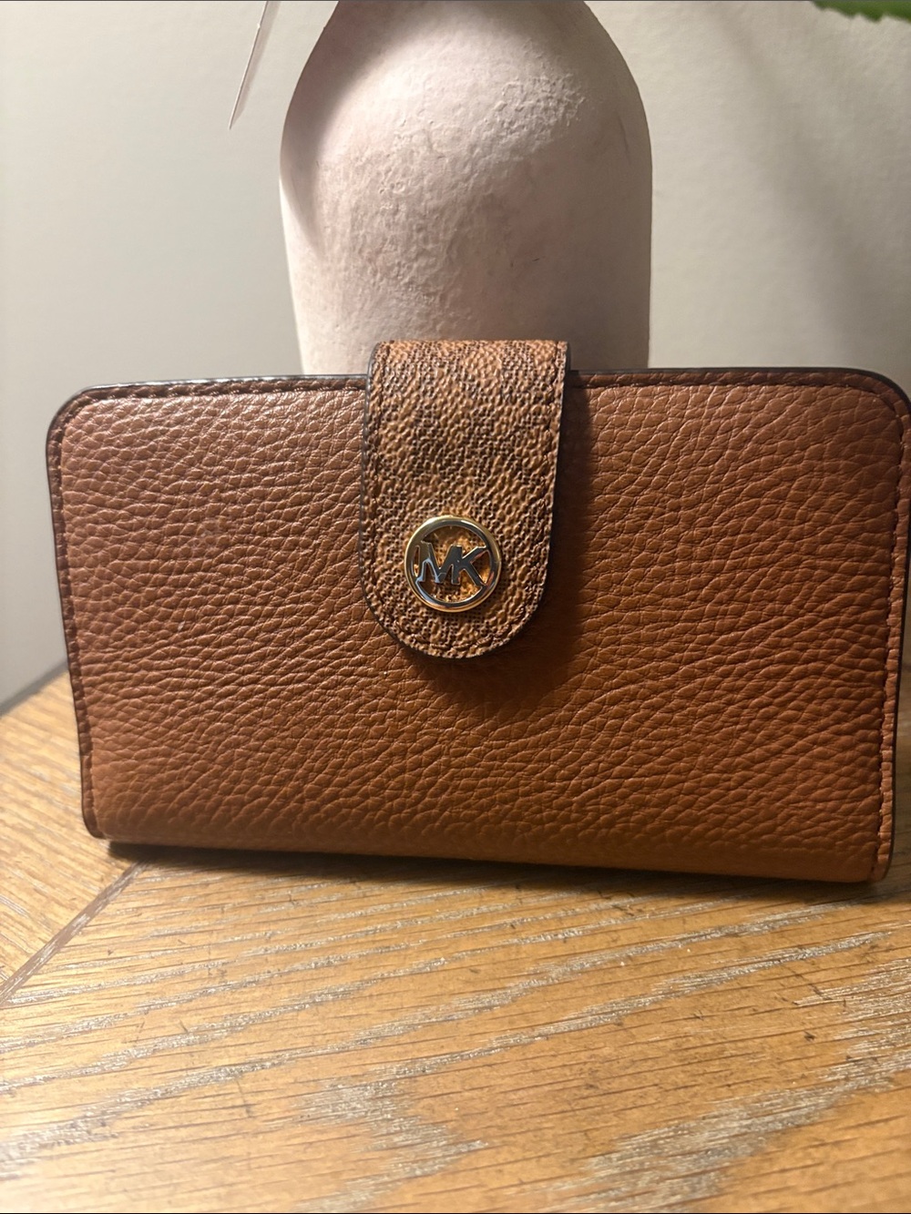 Michael Kors Tan Pebbled Leather Card & Key Holder with Gold MK Logo